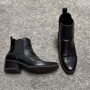 5/$25 a New Day Black Ankle Boots size 8